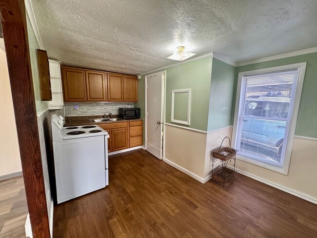 Foto del edificio - 1195 Mineral Ave