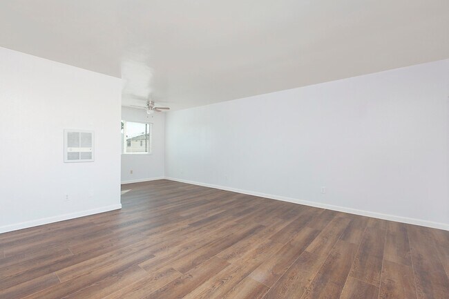 Foto del edificio - 251-255 Ebony Ave