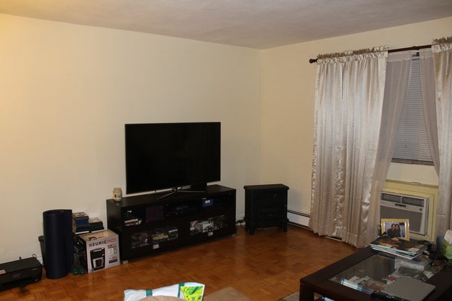 Building Photo - 5050 Washington St