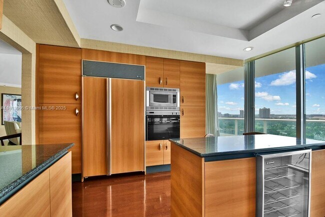 Foto del edificio - 19955 NE 38th Ct