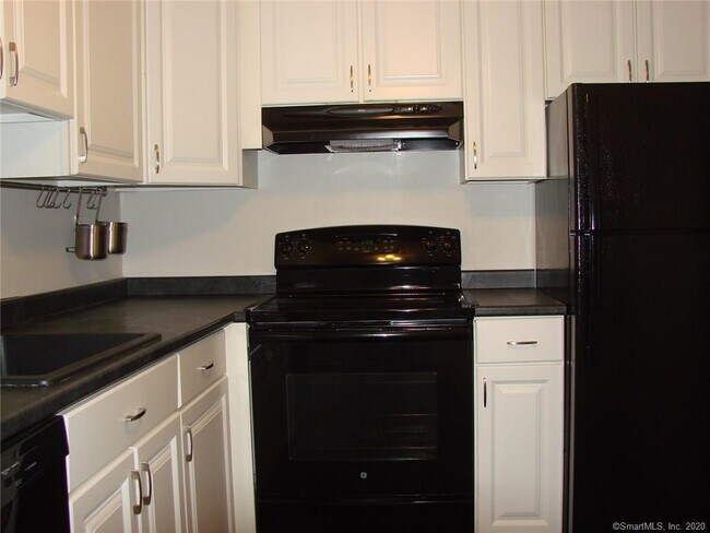 Building Photo - 545 Vincellette St