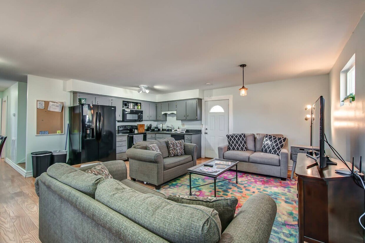 Living Area - 2003 Rosecliff Dr