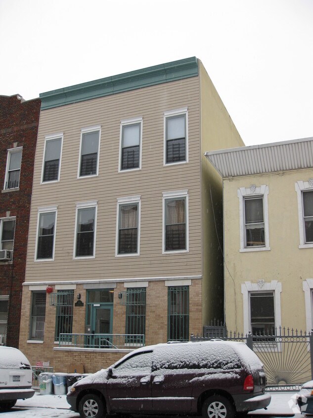 Building Photo - 252 Jefferson St