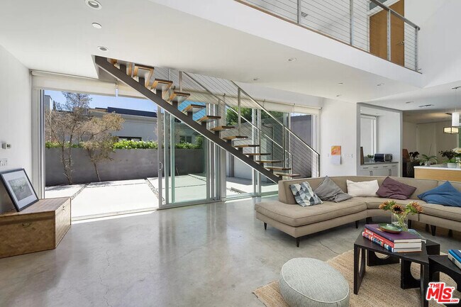 Foto del edificio - 547 Huntley Dr