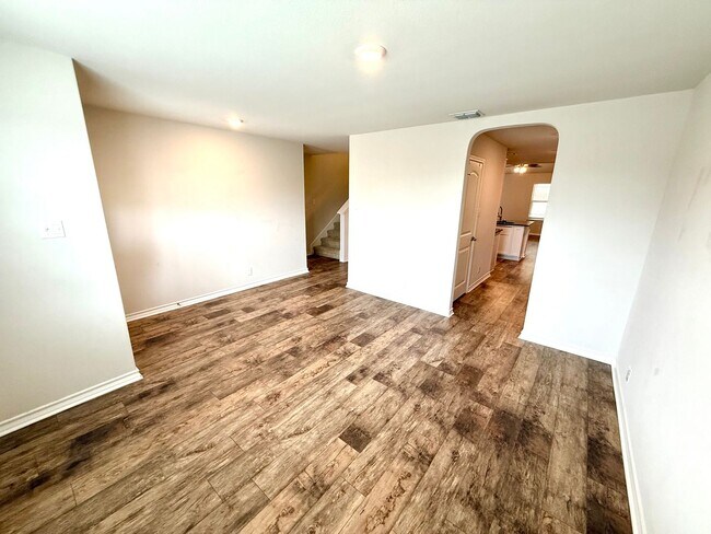 Foto del edificio - **APPLICATION RECEIVED** **MOVE-IN SPECIAL...