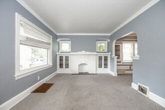 Building Photo - 14410 Kingsford Ave