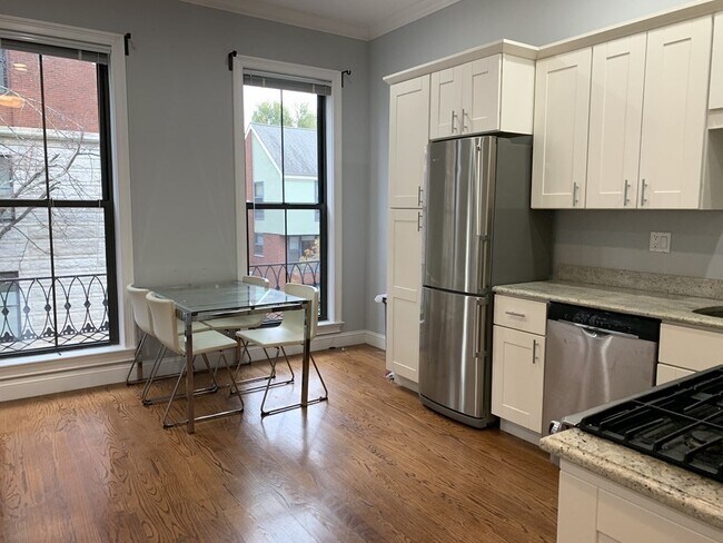 Foto del edificio - 83 W Brookline St