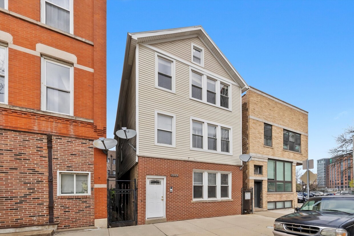Primary Photo - 1202 W Huron St