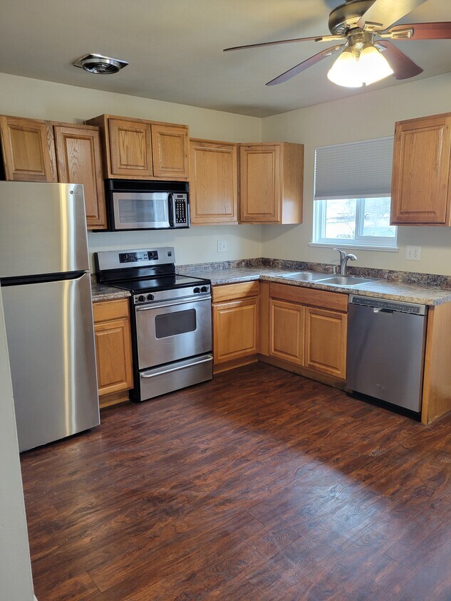 Foto principal - 7515 Stuart St