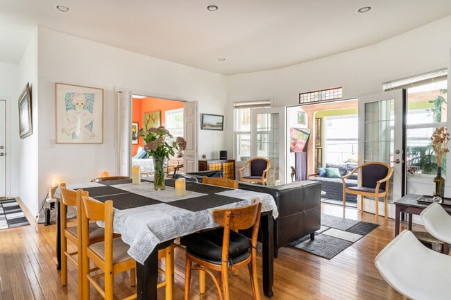 Building Photo - 938 21st Ave