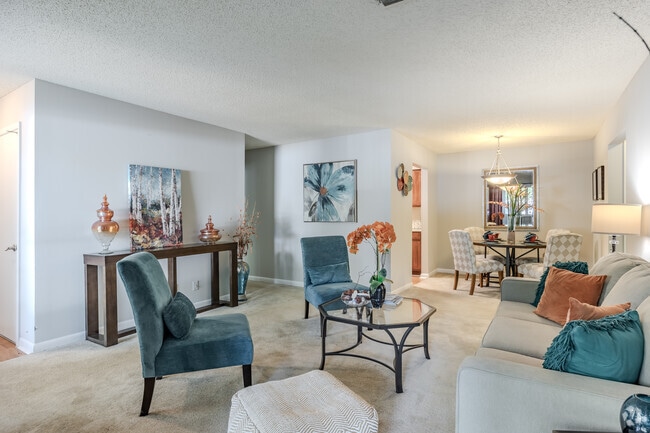 2HAB, 2BA - 1185 ft² - Sala de estar - Hampton Woods