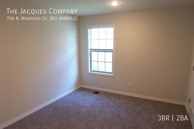 Foto del edificio - Newer 3 Bedroom 2 Bath 3 Car Garage in Nixa