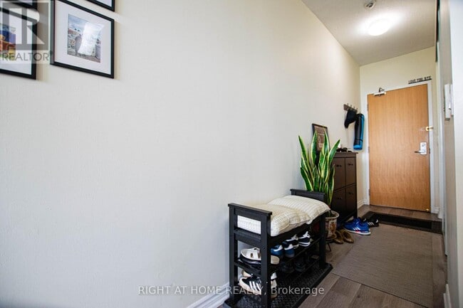 Building Photo - 68 Grangeway Ave