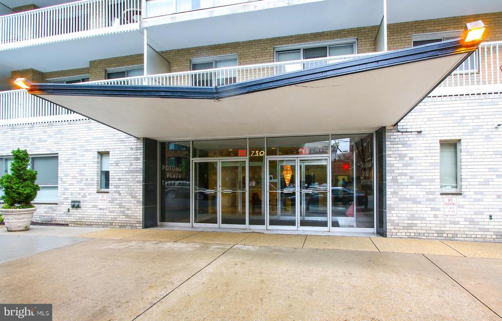 Foto principal - 730 24th St NW