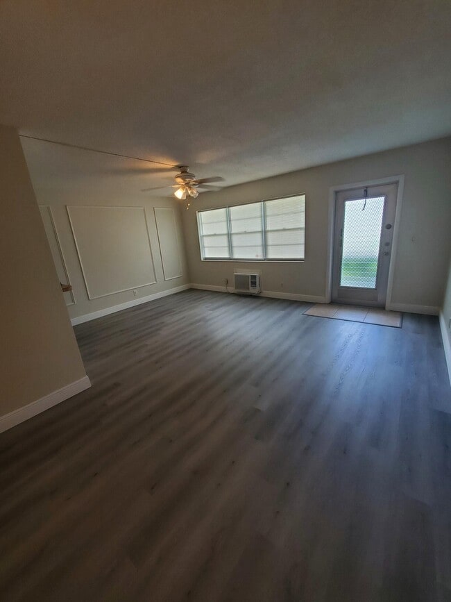 Building Photo - 90 Andover D