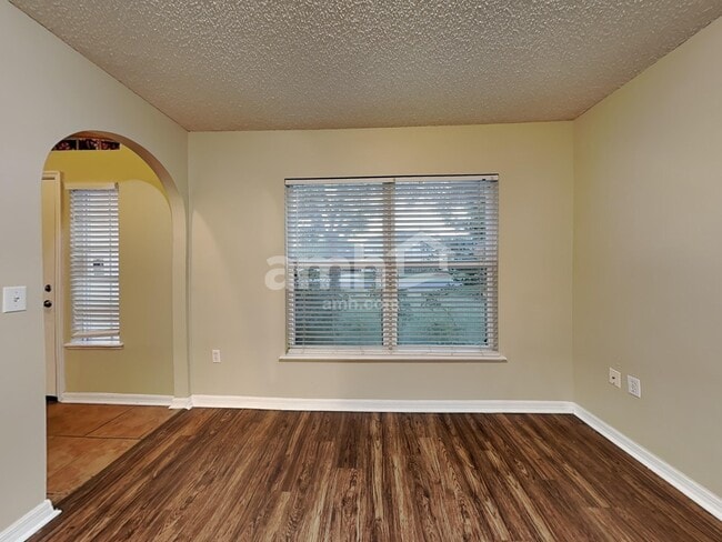 Foto del edificio - 1071 Royal Marquis Cir