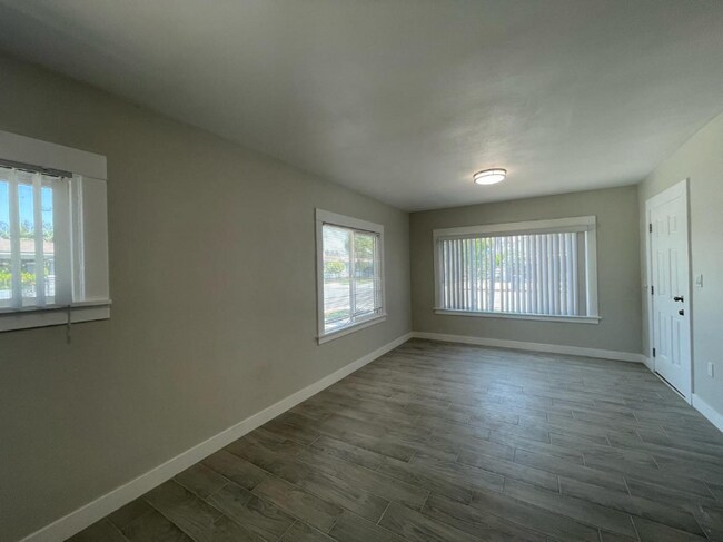 Foto del edificio - 602-604 S Van Ness Ave