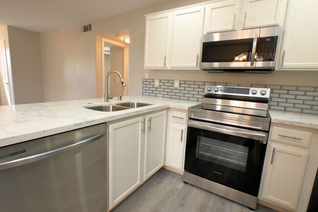 Foto del edificio - 2968 Juniper Hills Blvd