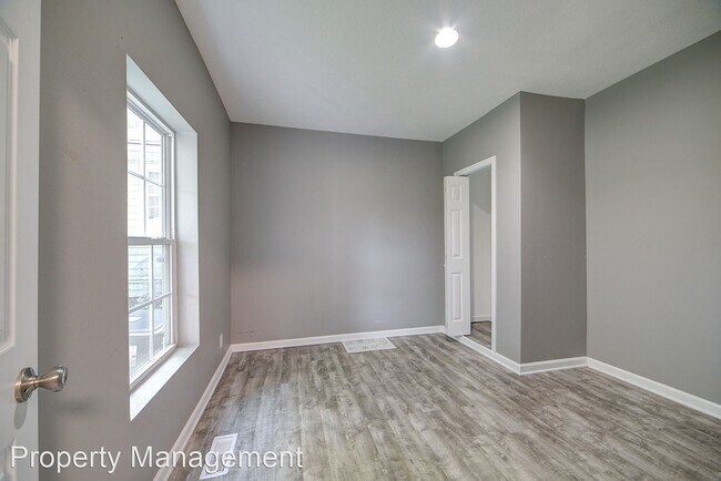 Building Photo - 3 br, 2 bath House - 2101 E Grand Avenue