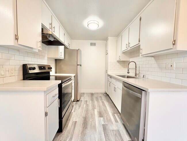 Foto del edificio - 14632 Magnolia Blvd