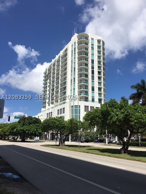 Building Photo - 2525 SW 3rd Ave