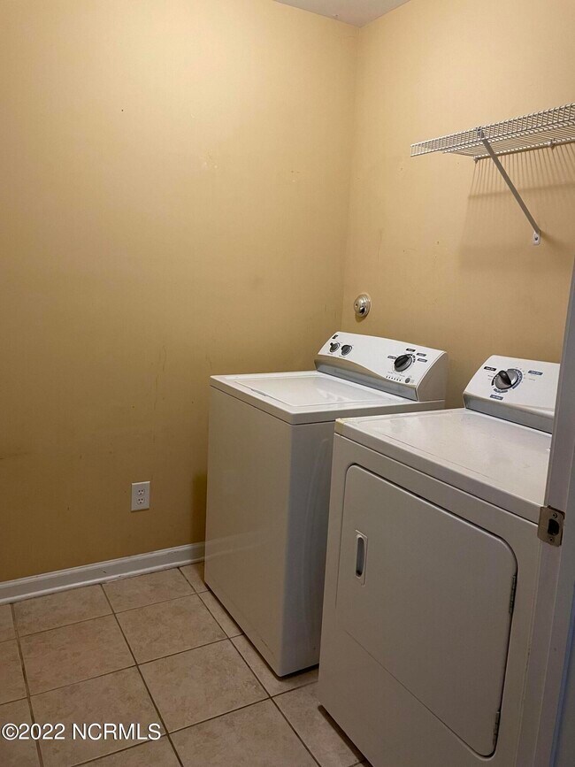 Foto del edificio - 4420 Jay Bird Cir