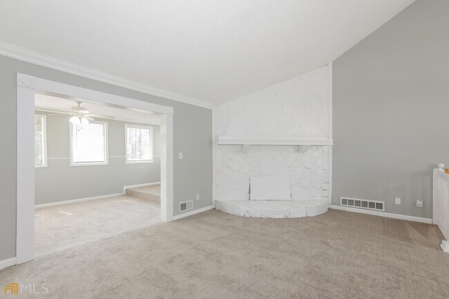 Building Photo - 9010 Mandarin Dr