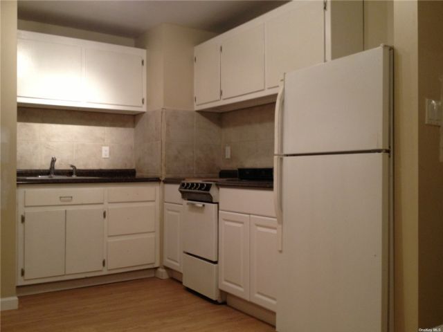 Building Photo - 84 Sunken Meadow Rd