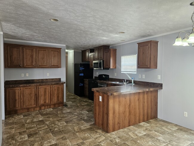 Building Photo - 130 Lynnwood Cir