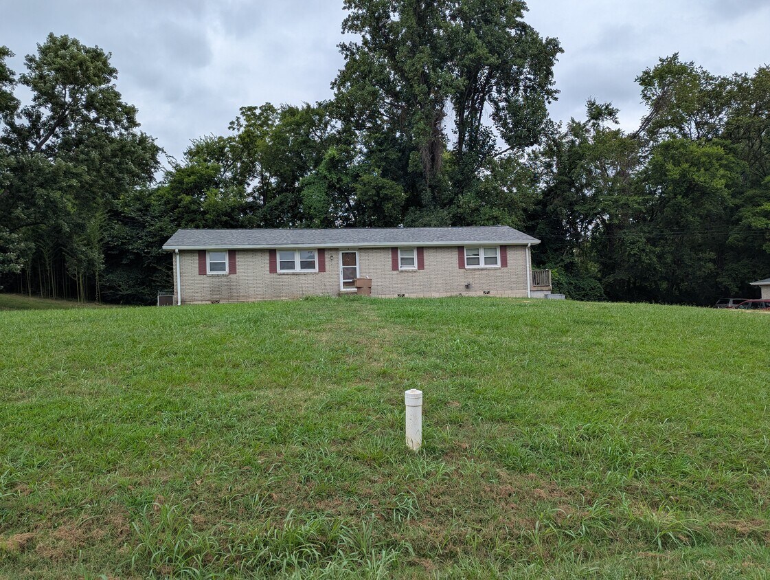 Foto principal - 620A Claridge Dr