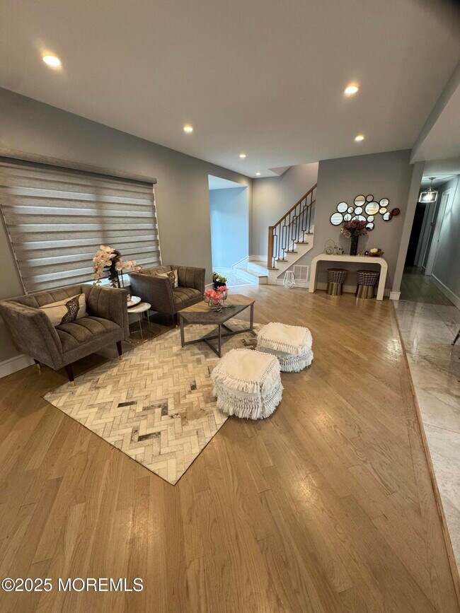 Foto del edificio - 259 Roosevelt Ave