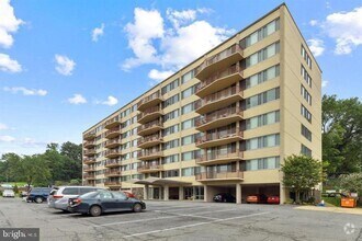 Building Photo - 5353 Columbia Pike
