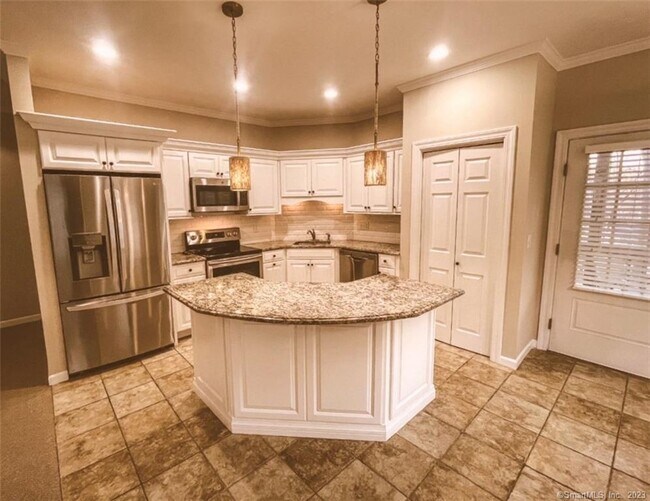 Foto del edificio - 38 Canfield Dr