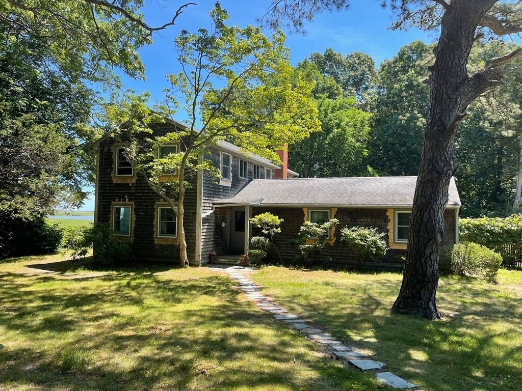Primary Photo - 69 Cove St