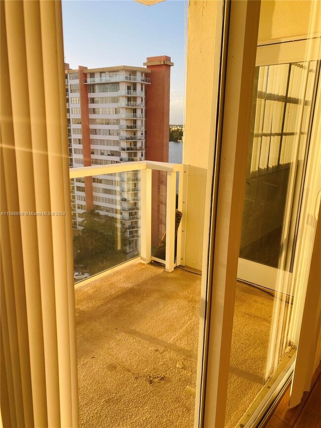 Foto del edificio - 1351 Northeast Miami Gardens Drive Apt #14...