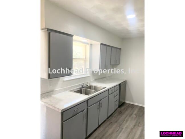 Foto del edificio - **** 4 BEDROOM IN THE TOWN EAST SUBDIVISIO...