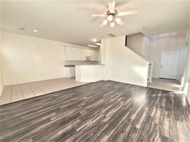 Building Photo - 210 Drake Run Ln