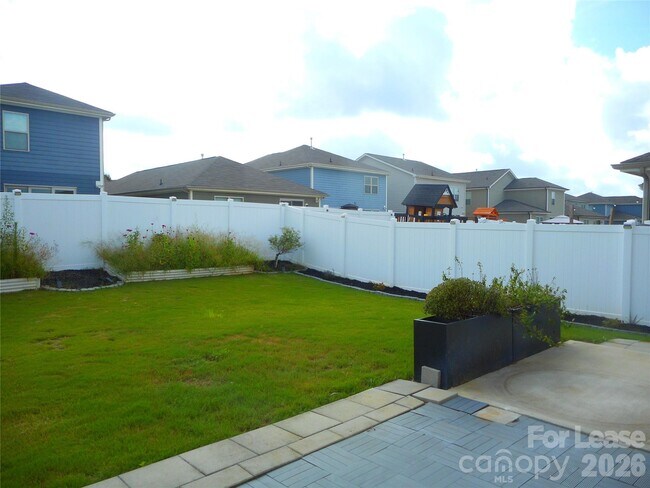 Foto del edificio - 3058 Eastcott Ave