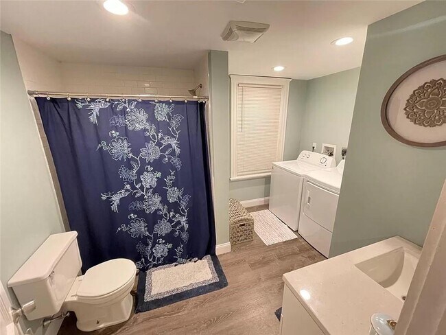 Foto del edificio - 112 Suffolk Ave