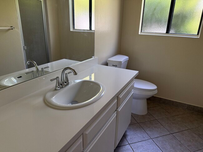 Foto del edificio - 956 W 13th St