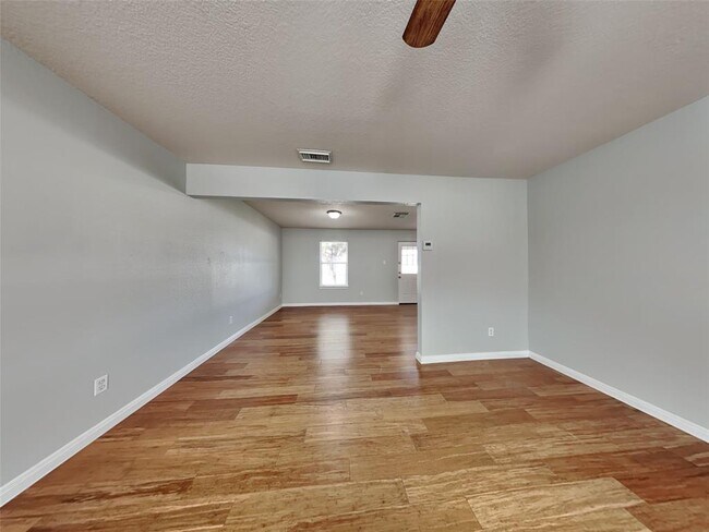 Building Photo - 5003 Hauna Ln