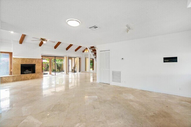 Foto del edificio - 3015 Florida Blvd