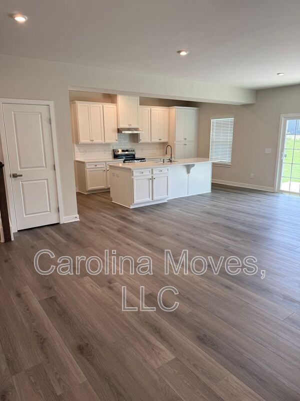 Building Photo - 7071 Glass Ct