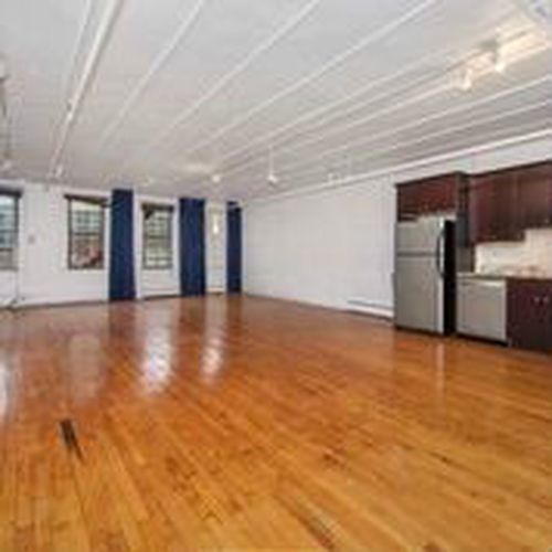Building Photo - 531 W 20th St