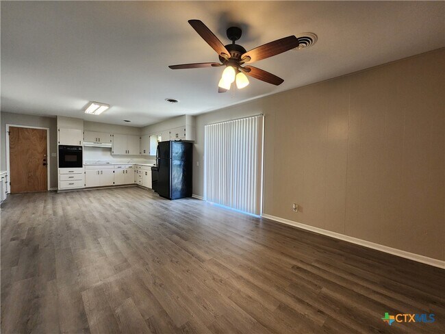 Foto del edificio - 273 Meadow Ave