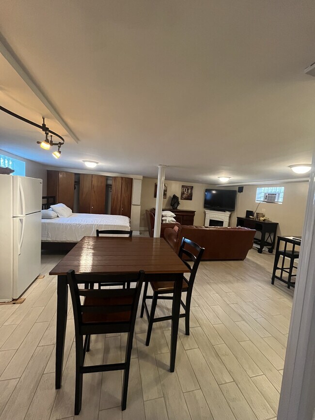 Foto del edificio - 5715 W 55th St