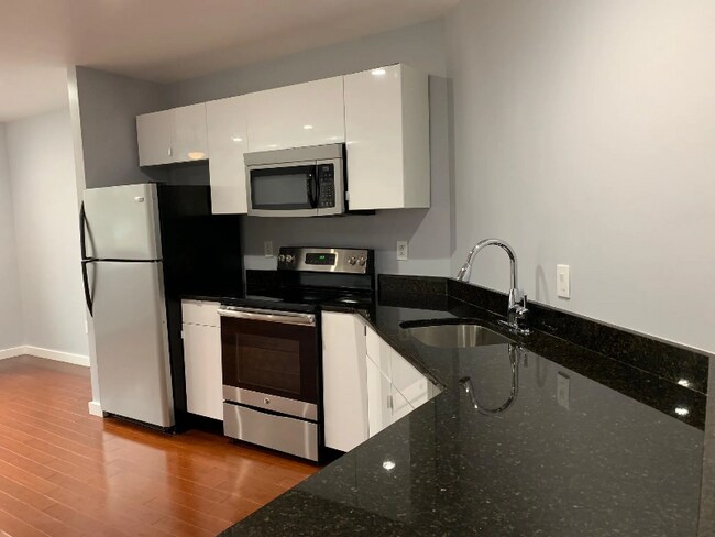 Building Photo - 444 S 52nd St