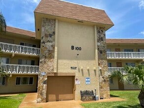 Building Photo - 100 Village Green Cir E