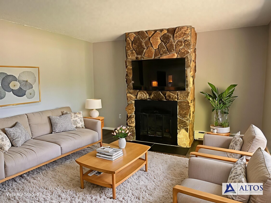 Foto principal - 2 Bed/1 Bath Duplex in Lakewood near Crown...