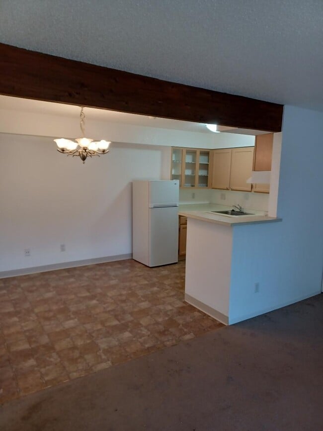 Building Photo - 380 Zang St